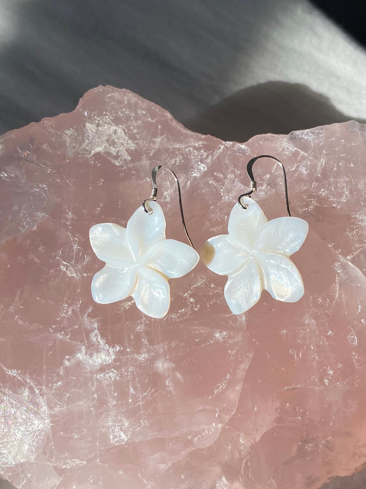 Silver shell flower earrings